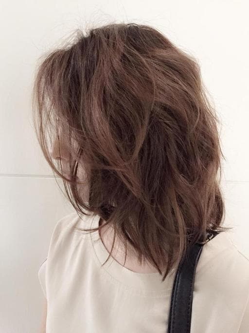 女生中長髮、線條感、歐美感