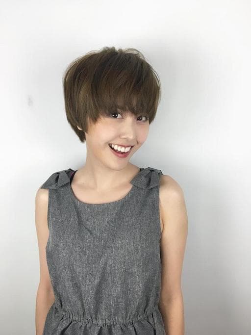 棕色系、女生短髮、霧面