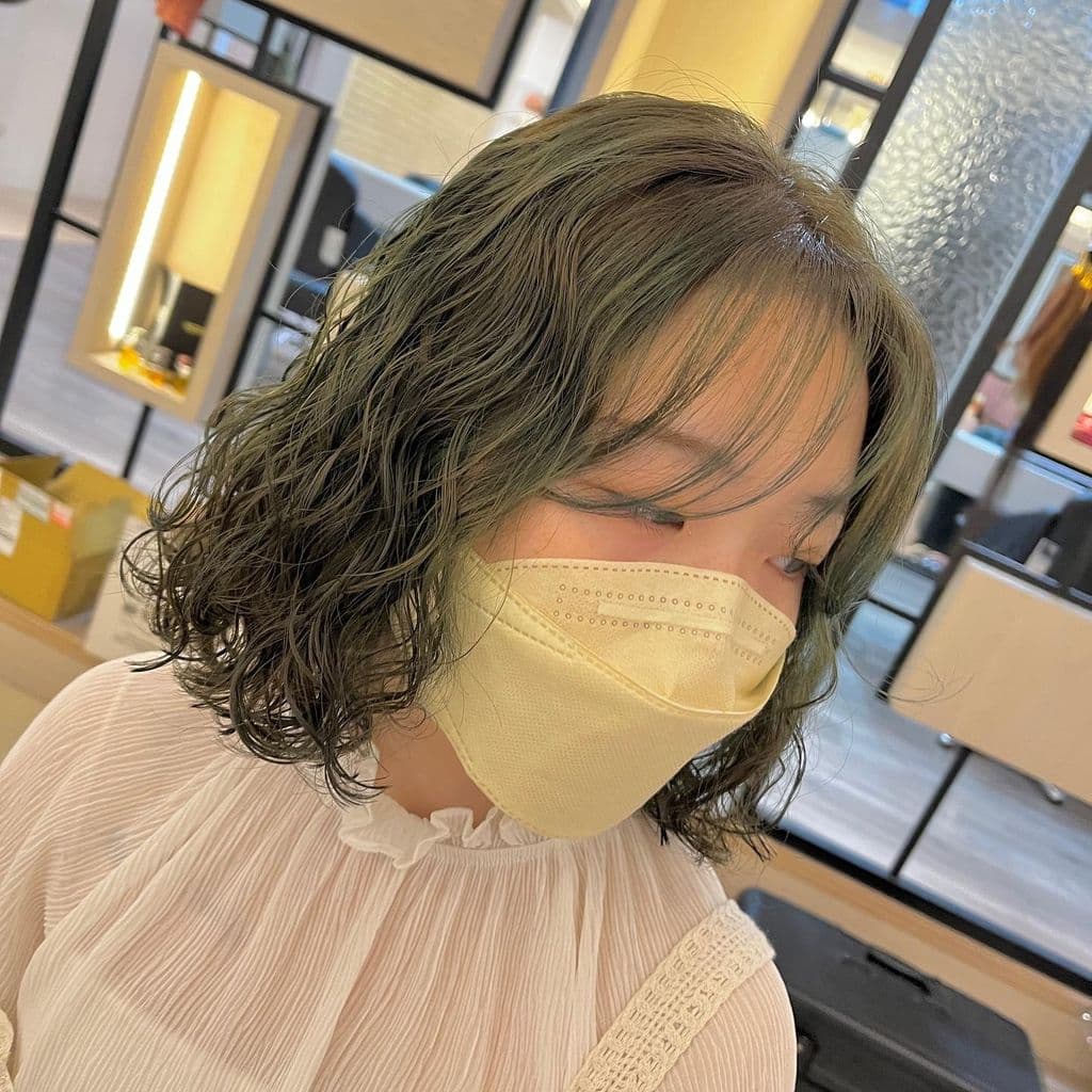 女生燙染