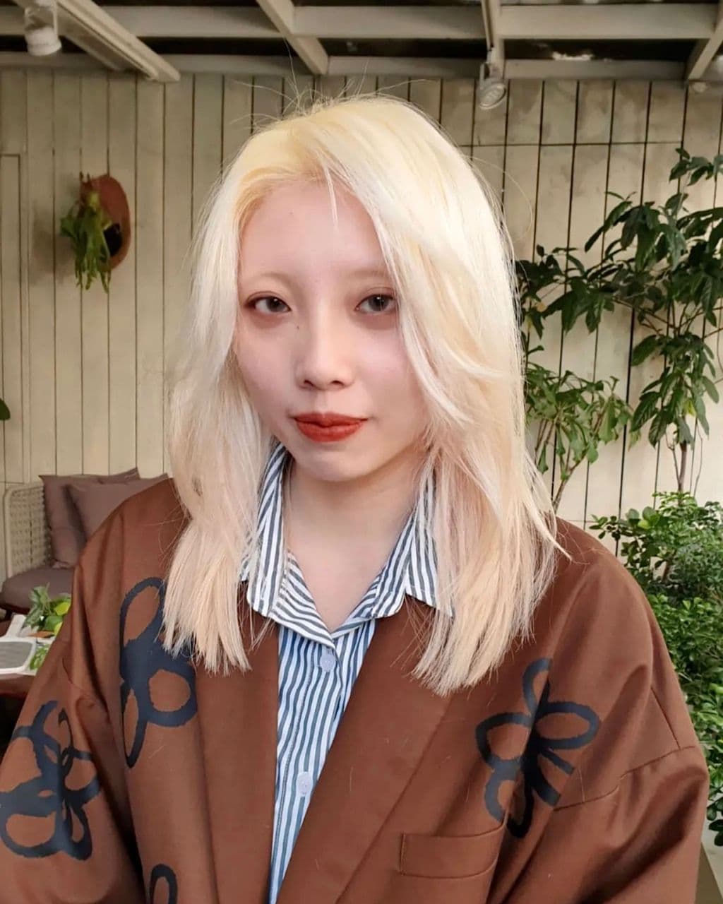 女生過肩長髮