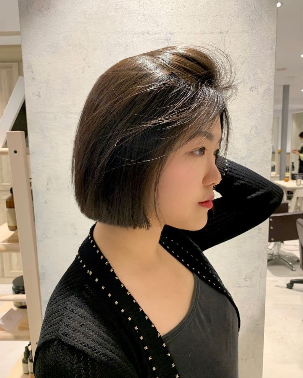 女生短卷髮