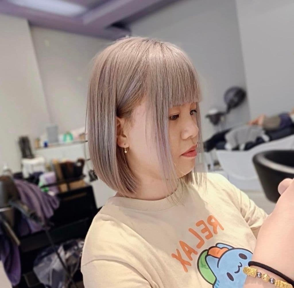 銀灰色