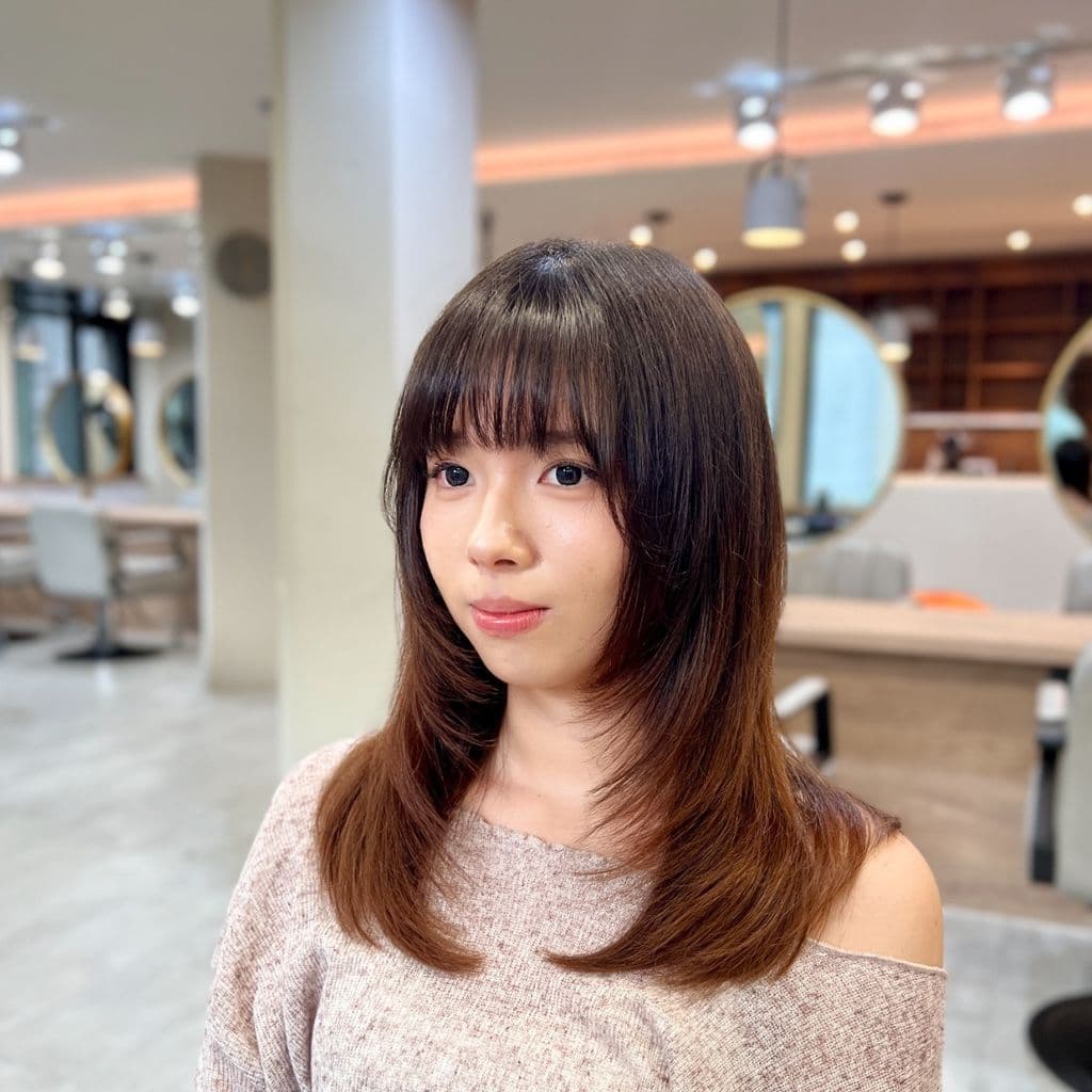 女生過肩長髮