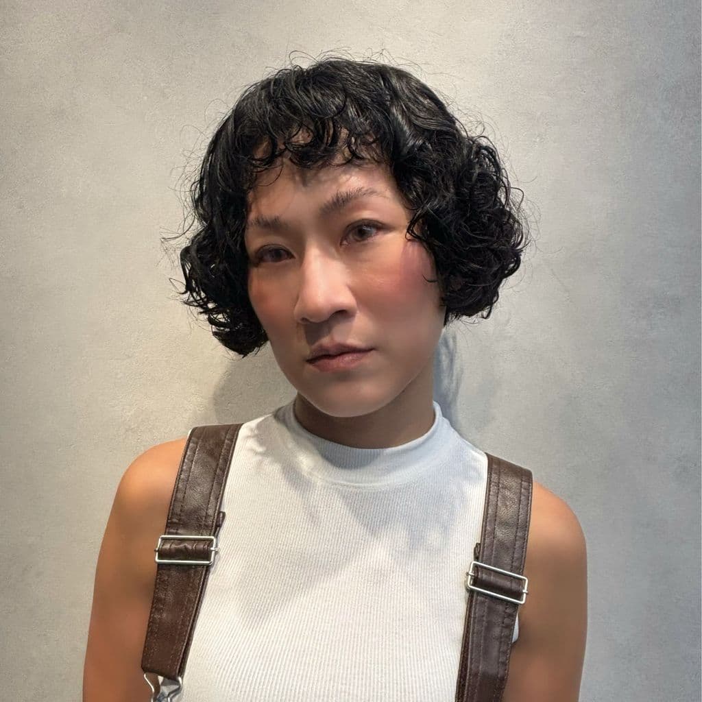女生燙髮