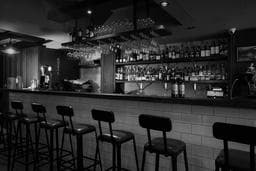 寓SALON&INN BAR