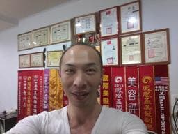 髮舍彩妝造型設計