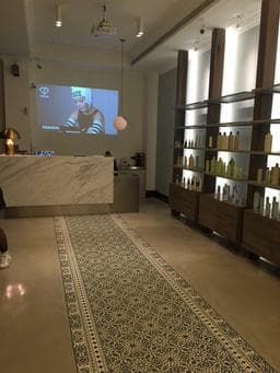 AVEC SALON