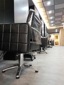 角間髮廊嶺東旗艦店