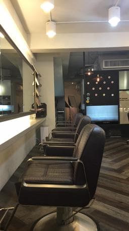 H Zone Hair Salon 2館