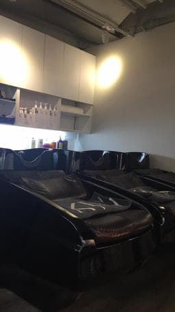 H Zone Hair Salon 2館