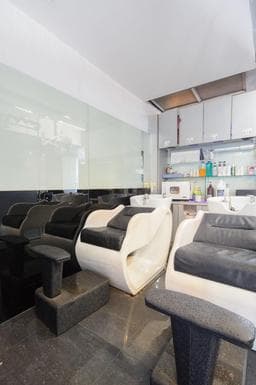 髮首造型沙龍（旗艦店）