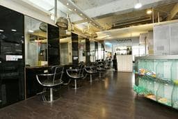 髮首造型沙龍（旗艦店）