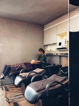 Dainty  Hair Salon 