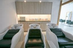 Location 座。髟 Hair Salon