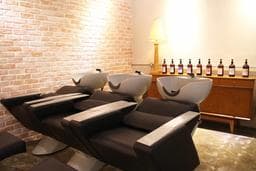 WALL”HAIR SALON