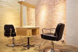 WALL”HAIR SALON