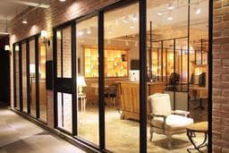WALL”HAIR SALON
