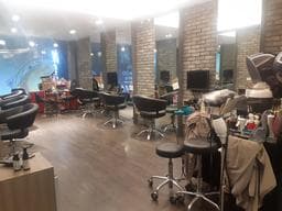 Brush hair salon