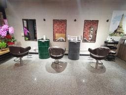 崎。 Chi Hair studio