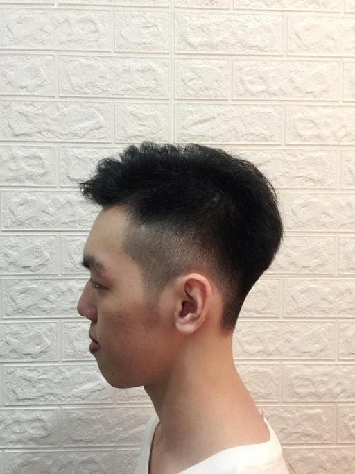 油頭、男生短髮、台北車站沙龍