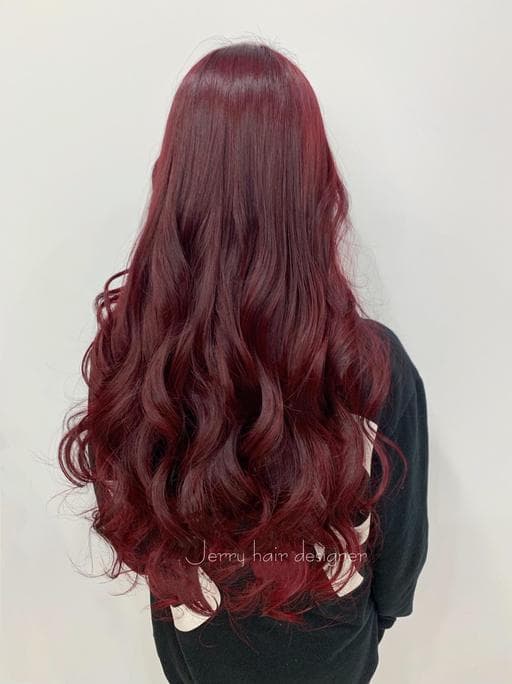 紅色系髮色、長瀏海、櫻桃紅