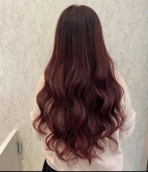 女生長髮、電棒造型、紫紅色系