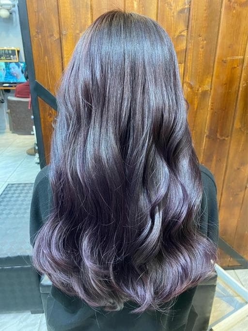 女生長髮、暮紫色